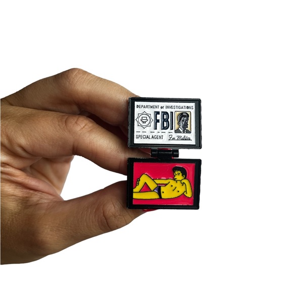 Simpsons Agent Mulder David Duchovny Enamel Pin - Picture 3 of 5